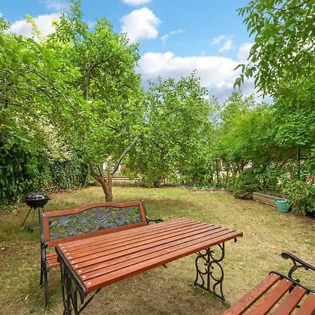 Beautiful House With Garden Near The Sea Villa